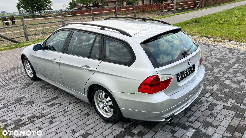 BMW Seria 3 320i - 5