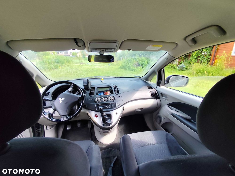 Mitsubishi Grandis - 5