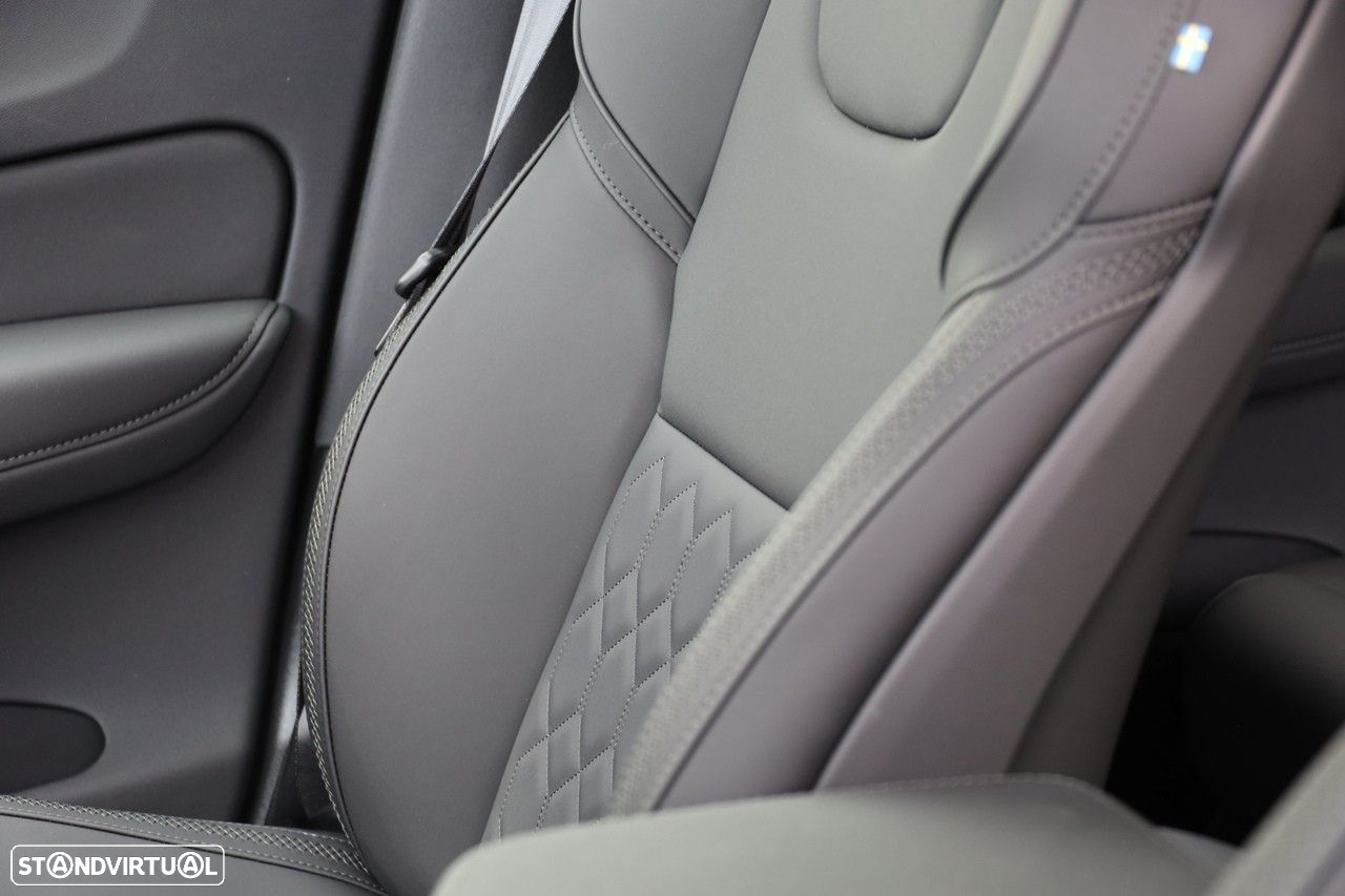 Volvo XC 60 2.0 T6 PHEV Plus Dark AWD - 15