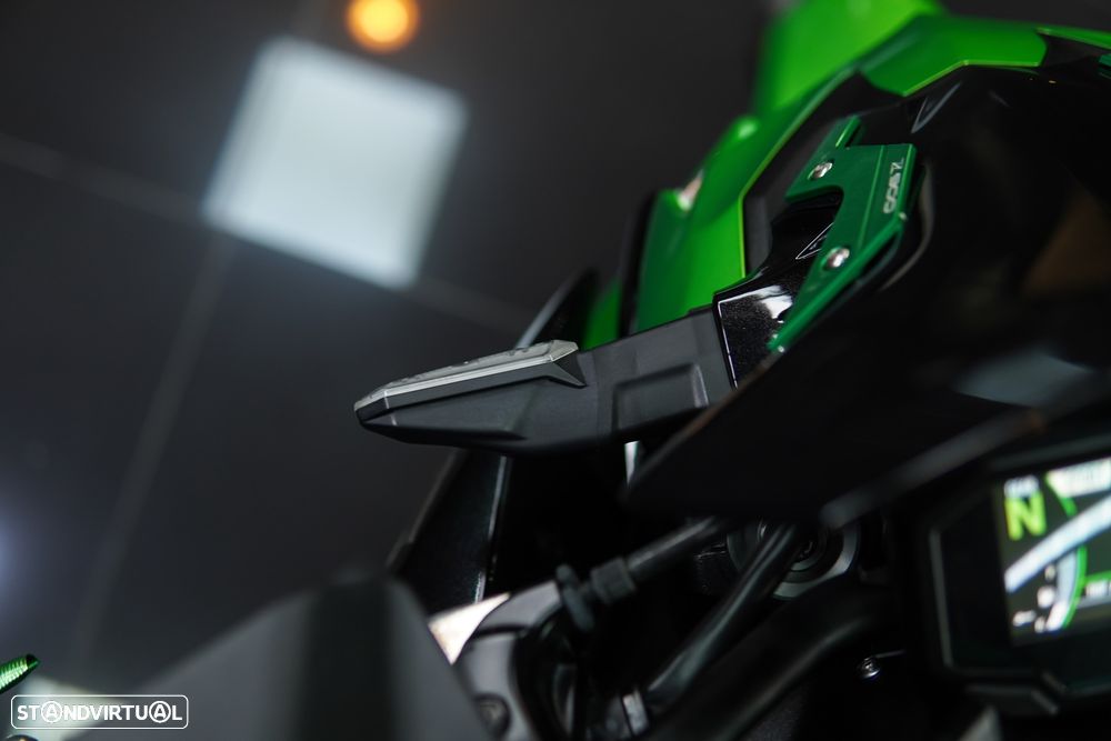 Kawasaki ZR 900 Akrapovic Full Titanium - 24