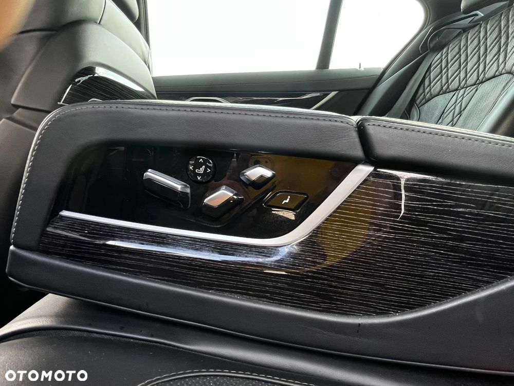 BMW Seria 7 730d xDrive - 33