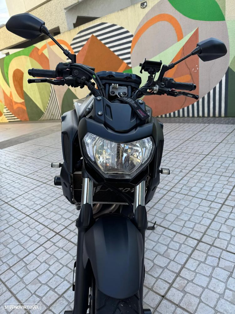 Yamaha MT-07 naked - 3