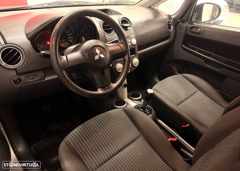 Mitsubishi Colt - 5
