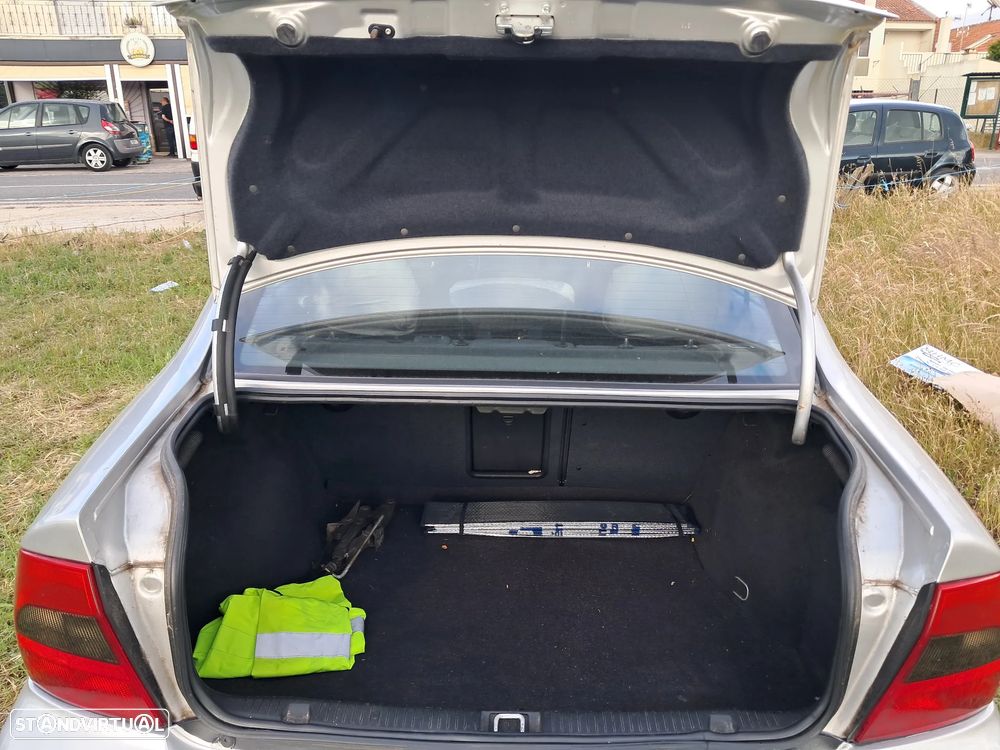 Opel Vectra 1.6 Elegance - 4