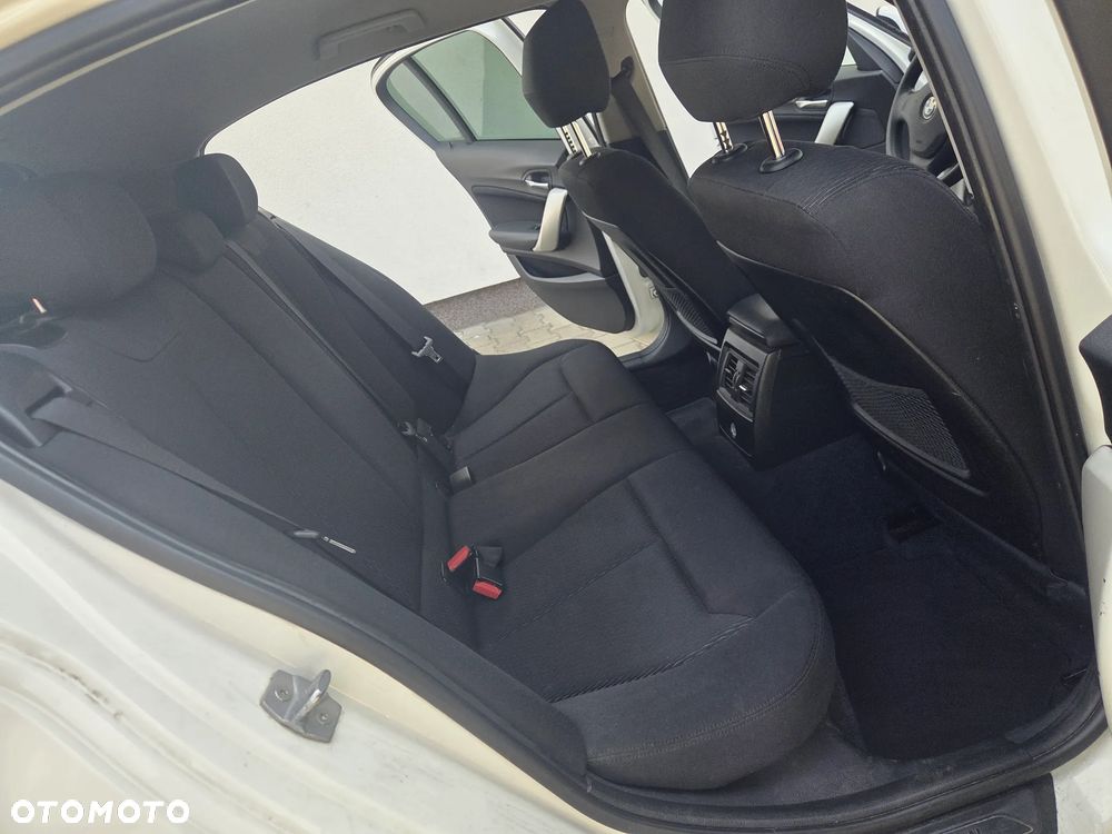 BMW Seria 1 116d Sport Line - 16