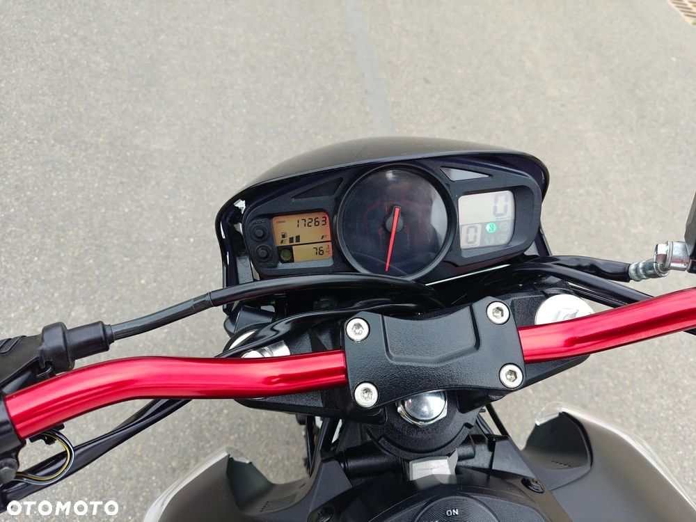 Suzuki GSR - 18