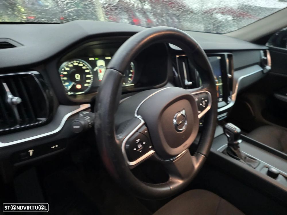 Volvo V60 2.0 D3 Momentum Geartronic - 18