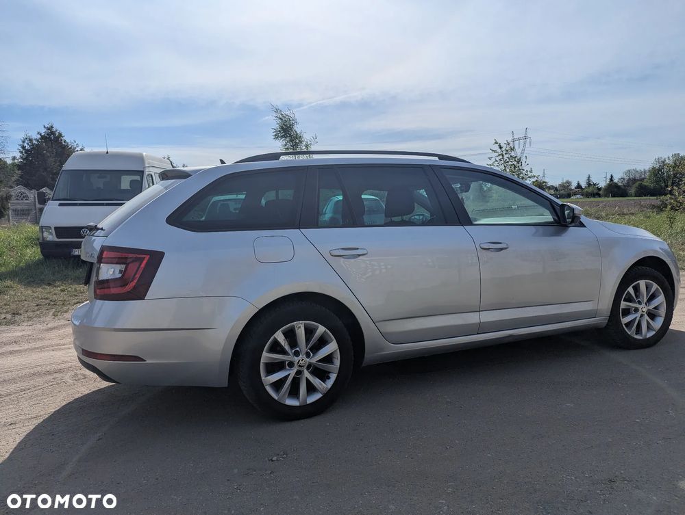 Skoda Octavia 1.6 TDI DSG Ambition - 3