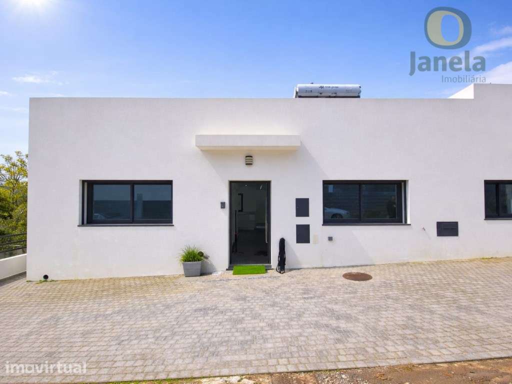Moradia Nova com bons terraços , imersa na natureza e perto da Vila... - Grande imagem: 2/28