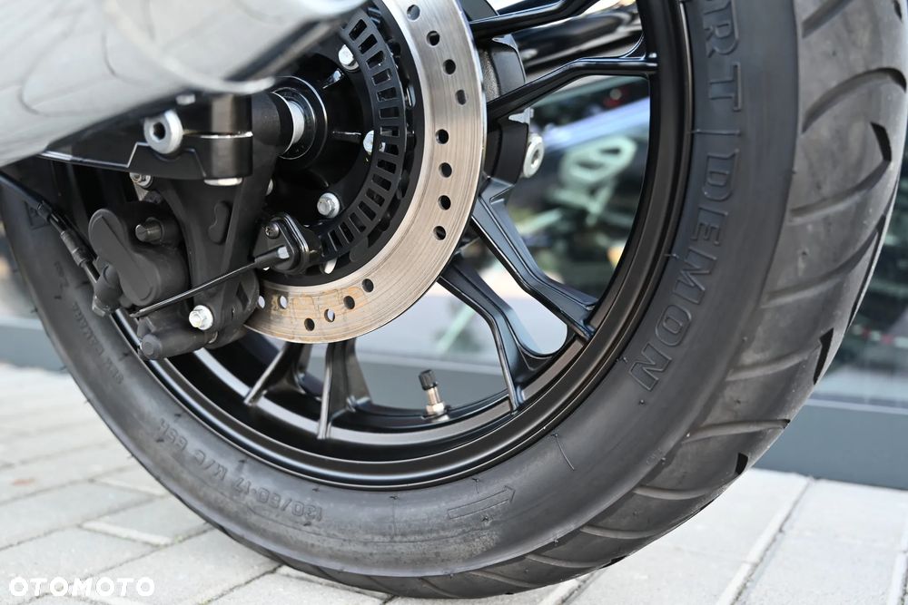 Moto Guzzi V7 - 30