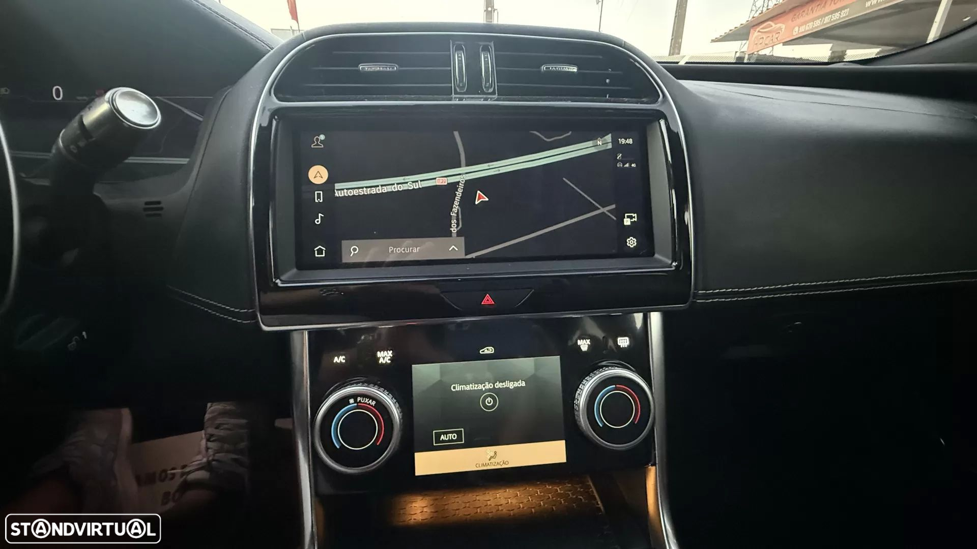 Jaguar XE 2.0 D200 R-Dynamic S - 11