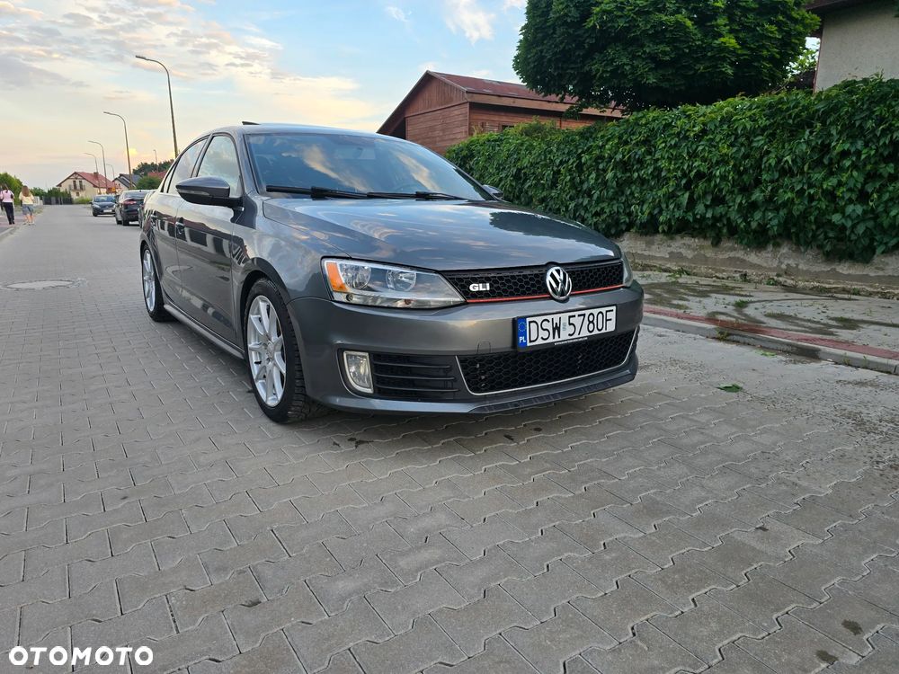 Volkswagen Jetta 2.0 TSI Highline - 18