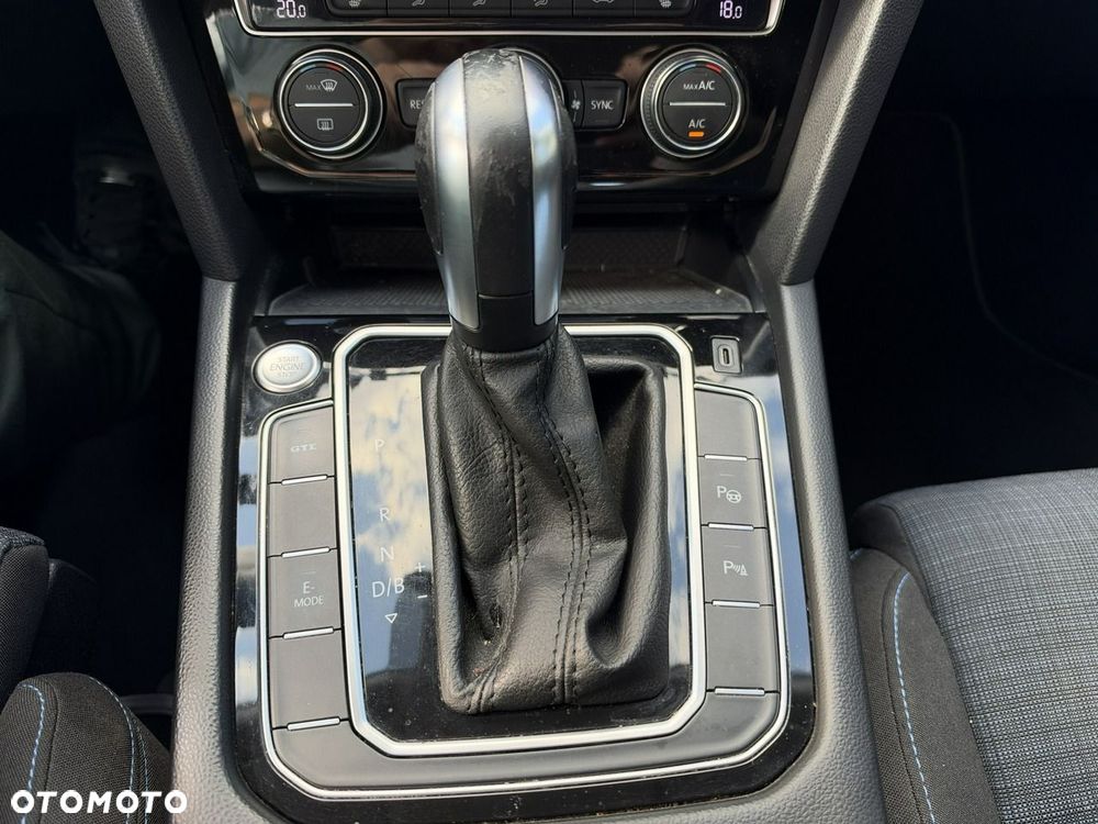 Volkswagen Passat - 25