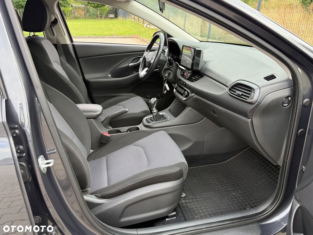 Hyundai i30 1.5 DPI Classic + - 19