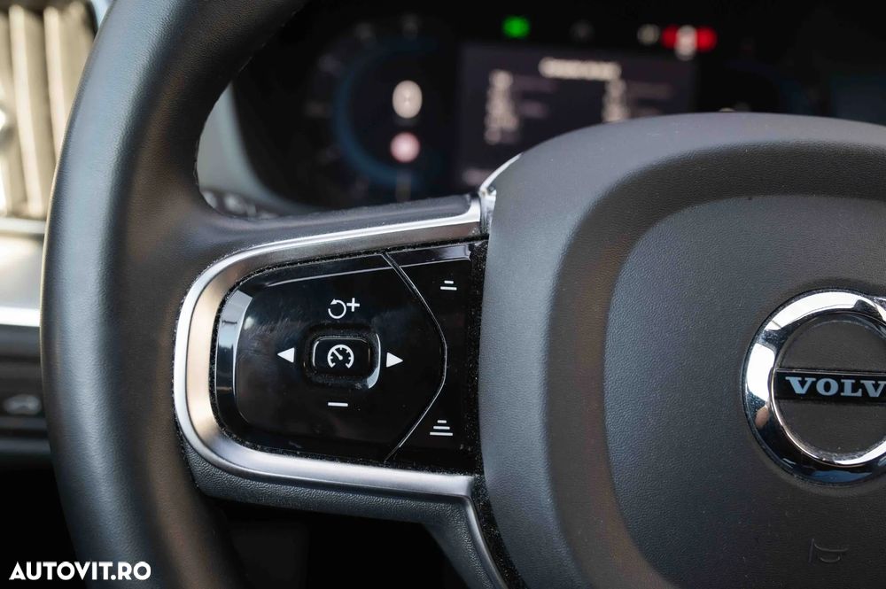 Volvo XC 60 B4 D AWD Plus Dark - 15