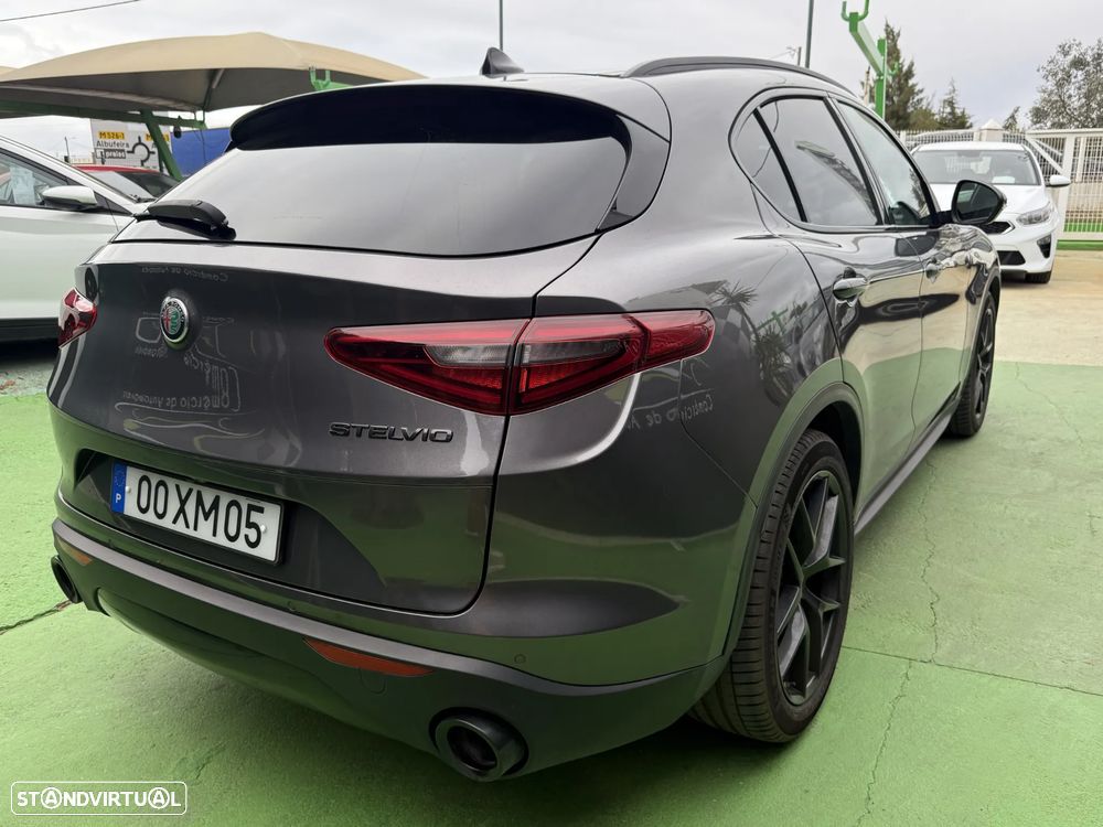 Alfa Romeo Stelvio 2.2 D B-Tech AT8 - 9