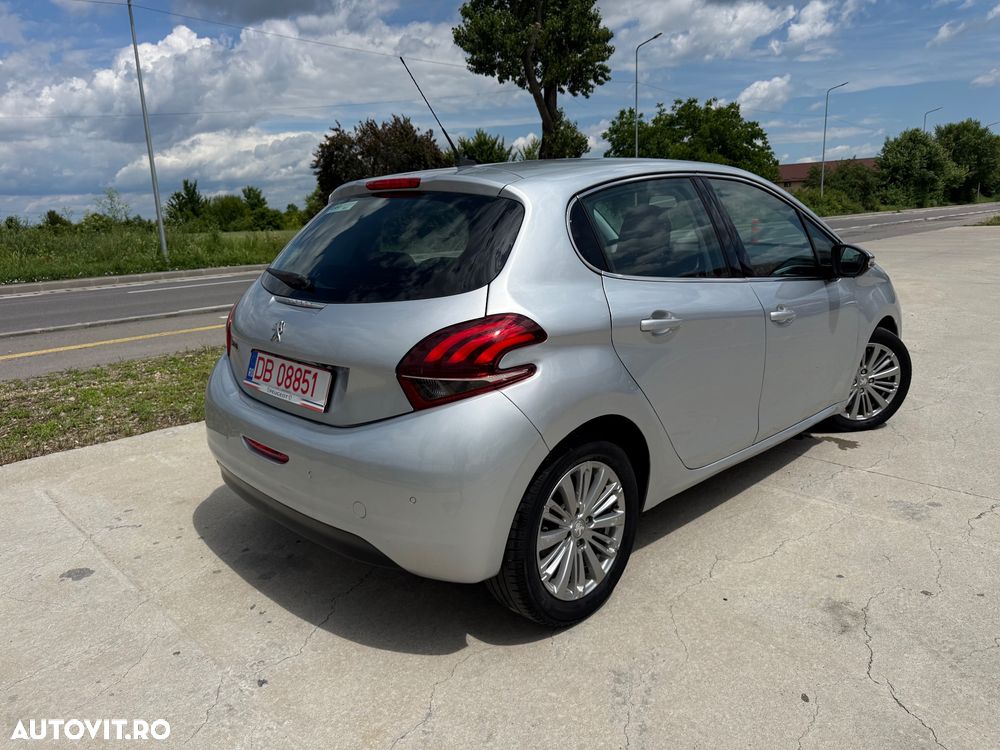 Peugeot 208 1.2 L PureTech Turbo S&S EAT6 Allure - 4
