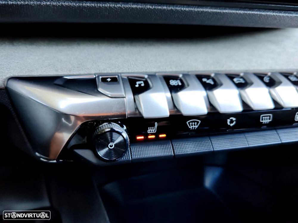 Peugeot 3008 1.6 Hybrid GT Pack e-EAT8 - 23