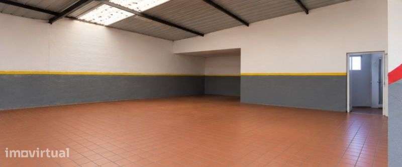 ARMAZÉM  em Mozelos – 600 m² DE ÁREA TOTAL / 200 m² COBERTOS | €850 - Grande imagem: 5/7