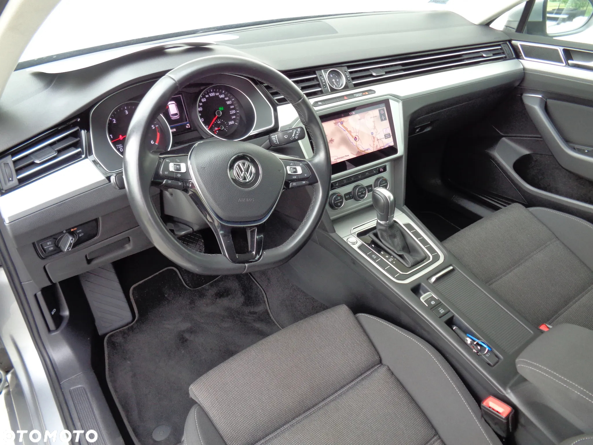 Volkswagen Passat - 12