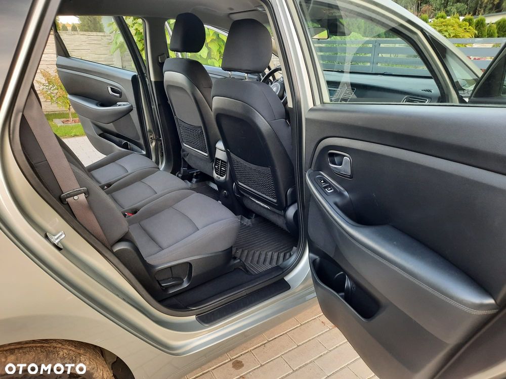 Kia Carens - 11