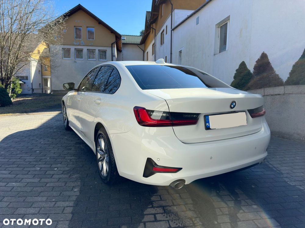 BMW Seria 3 318d Sport Line - 3