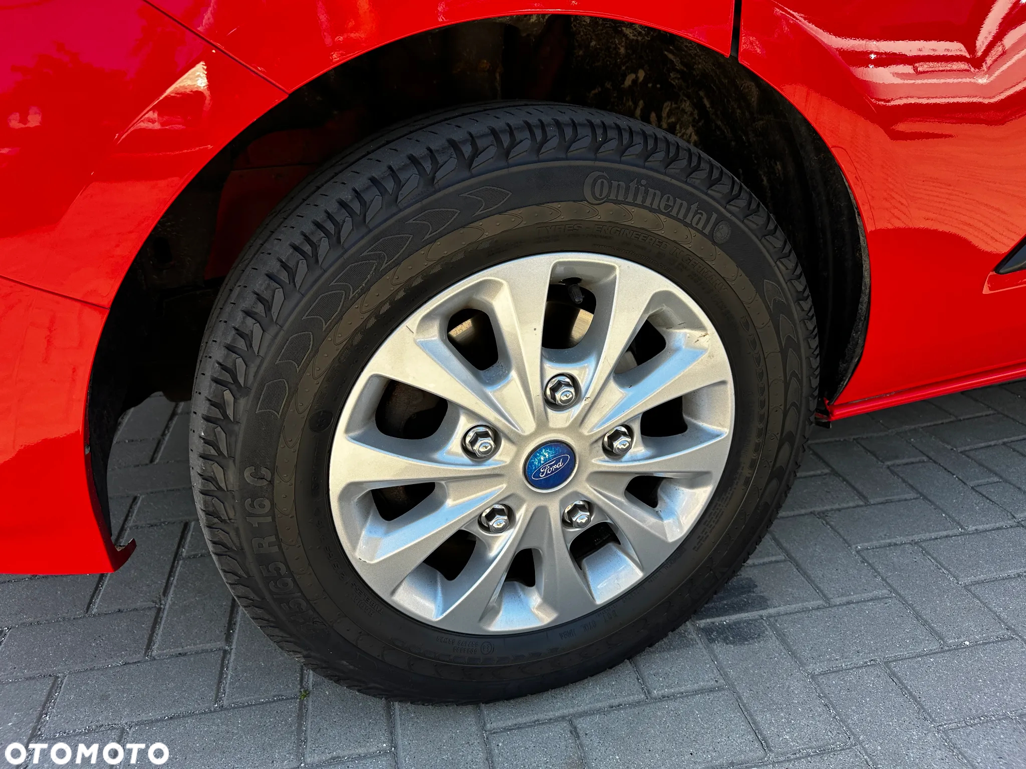 Ford Tourneo Custom - 28