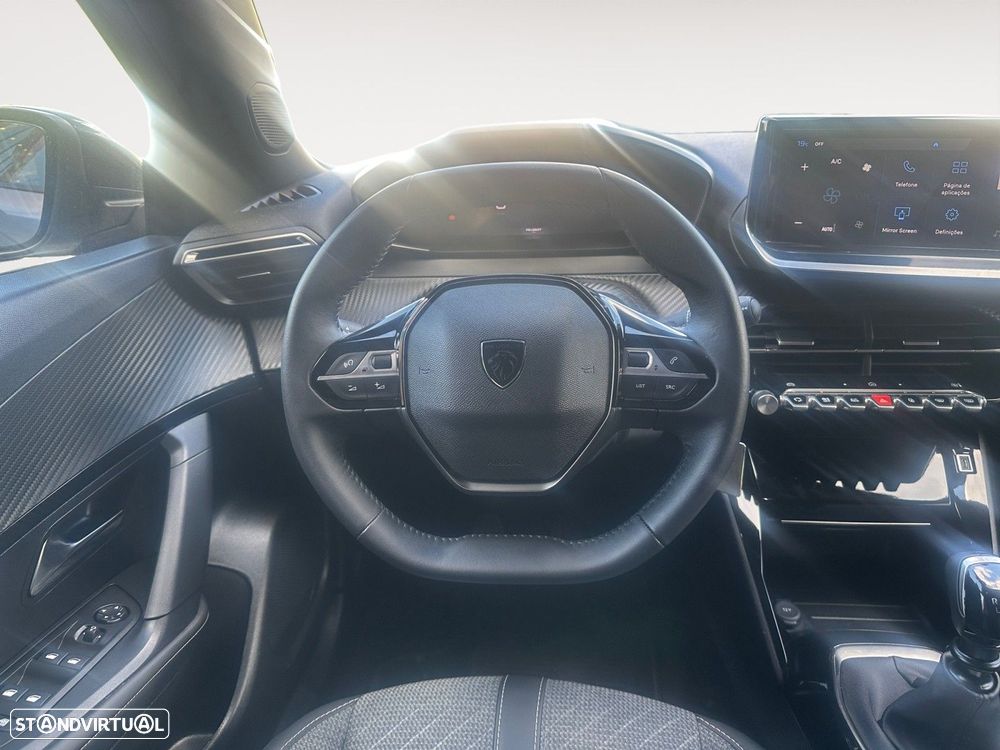 Peugeot 2008 1.2 PureTech Allure - 12