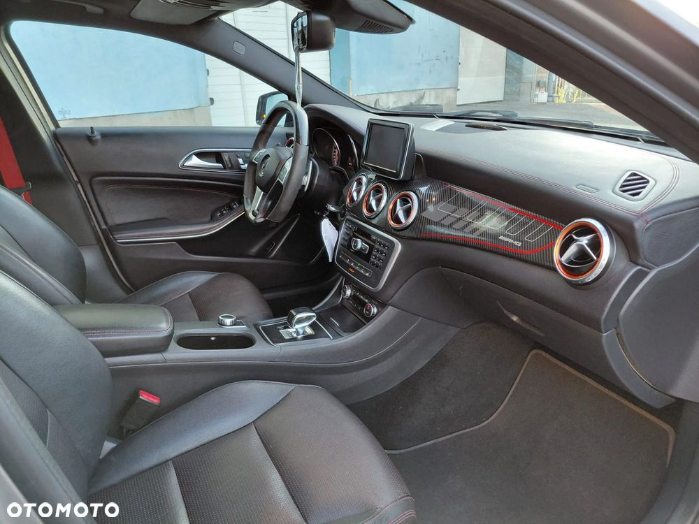 Mercedes-Benz GLA 45 AMG 4Matic 7G-DCT Edition 1 - 24