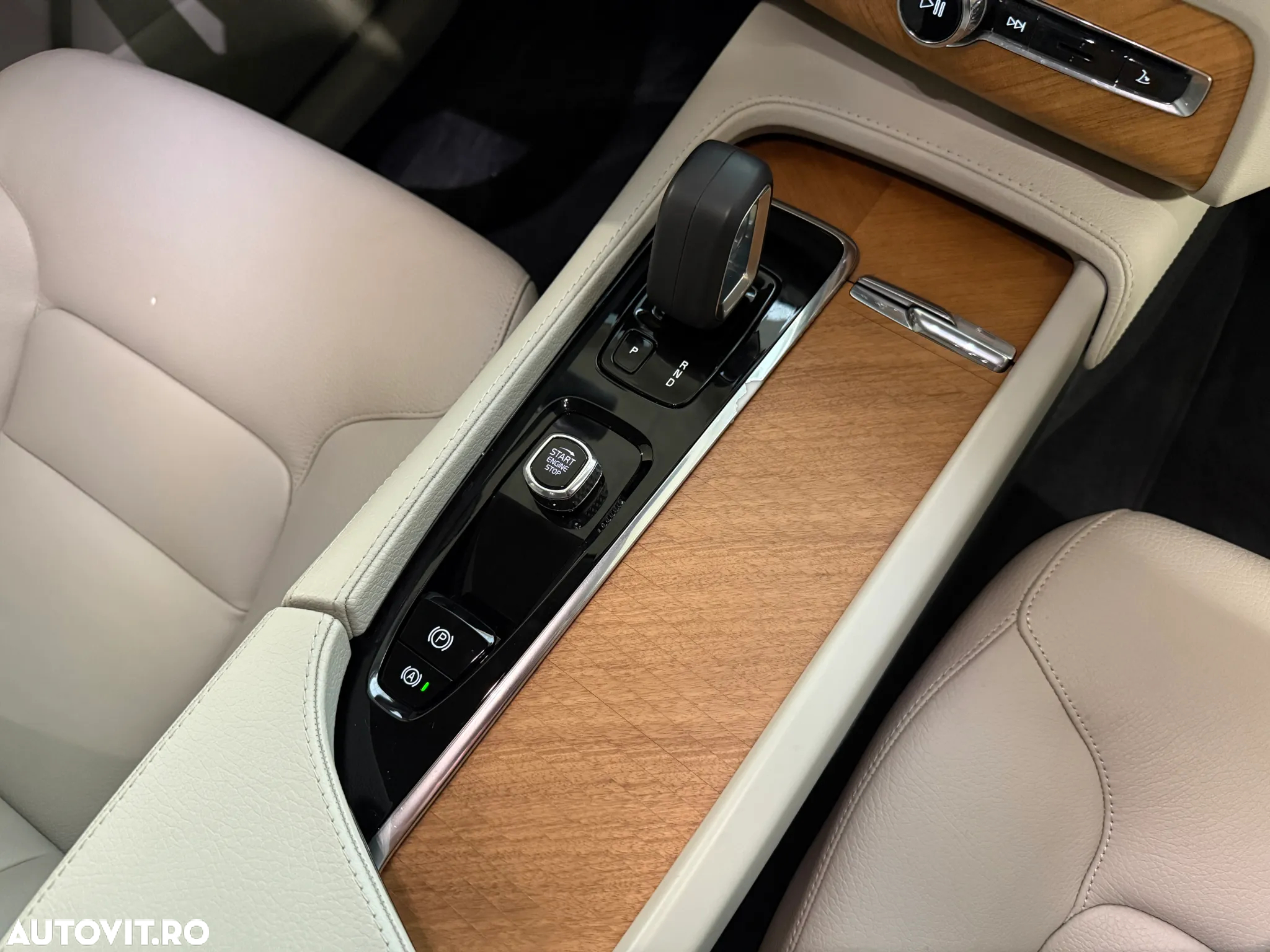 Volvo XC 90 T8 AWD Recharge Geartronic Inscription Expression - 32