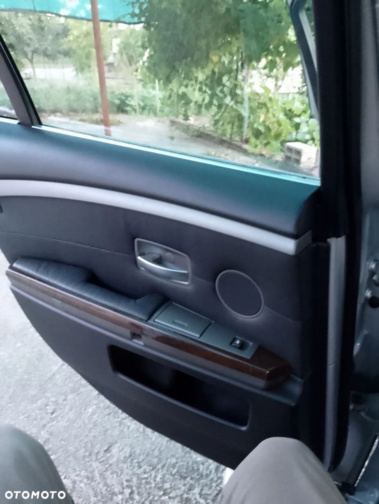 BMW Seria 7 - 31