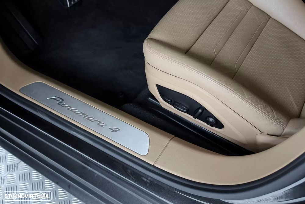 Porsche Panamera 4 E-Hybrid - 22
