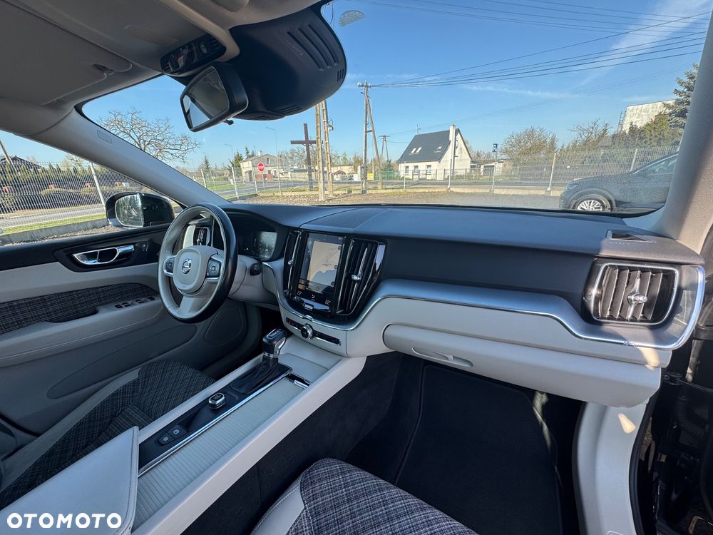 Volvo XC 60 D4 AWD Geartronic Momentum - 28