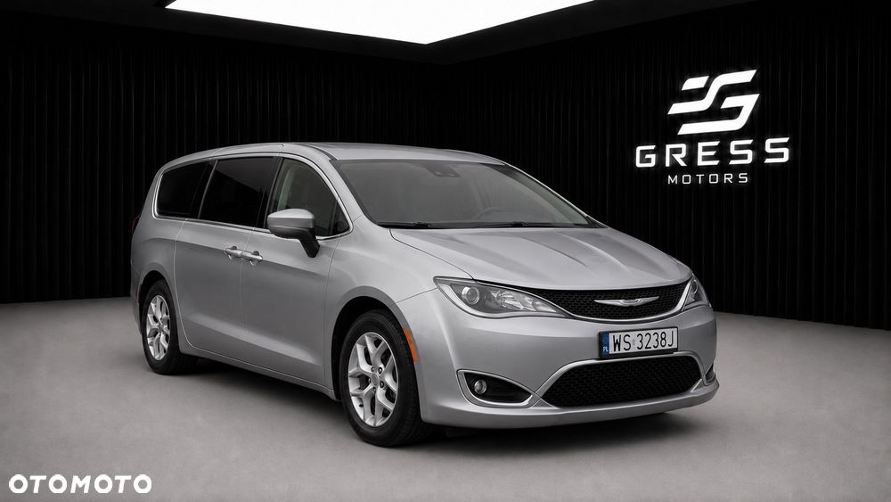 Chrysler Pacifica - 1