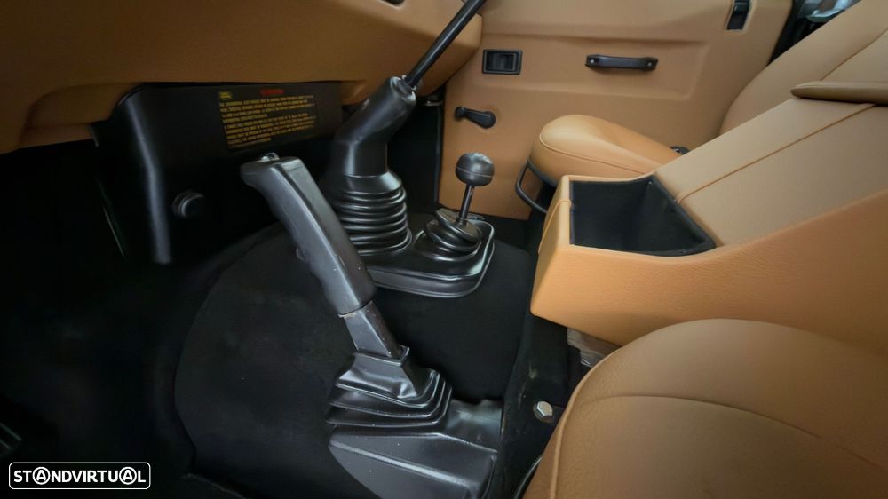 Land Rover Defender - 23