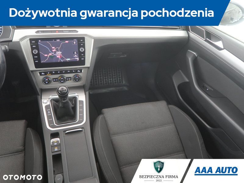 Volkswagen Passat - 10