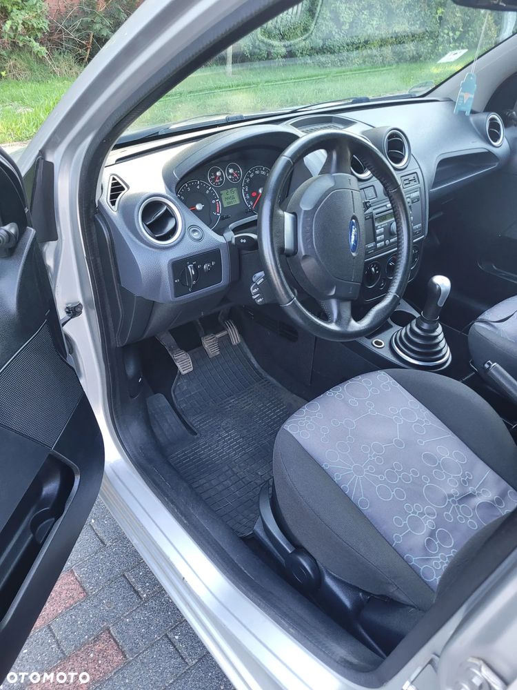 Ford Fiesta 1.4 Ambiente - 19