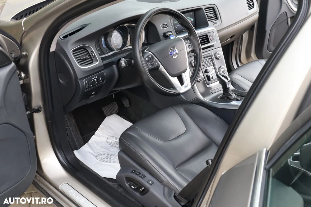 Volvo V60 D6 Plug-In-Hybrid AWD Geartronic Momentum - 22