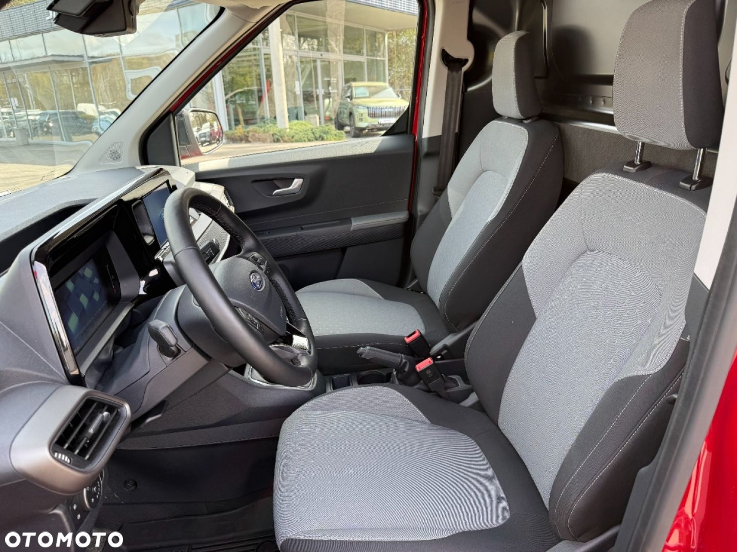 Ford Transit Courier - 12