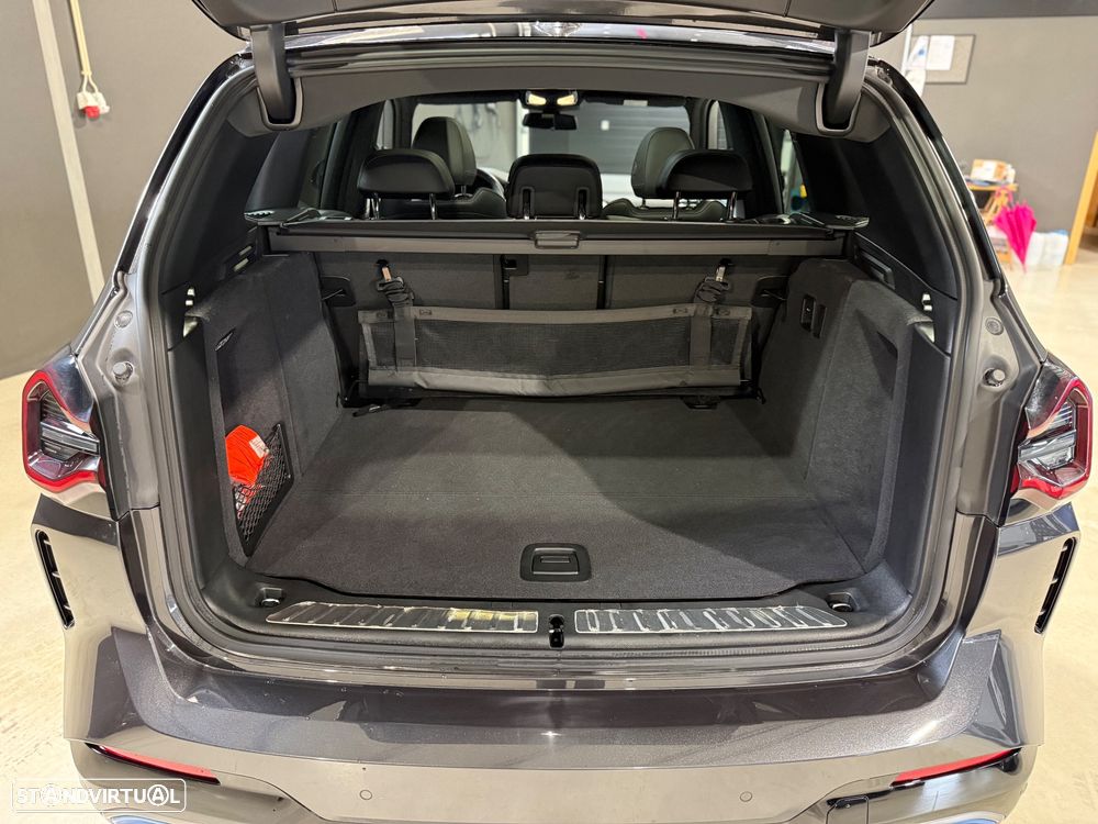 BMW iX3 M Sport Impressive - 16