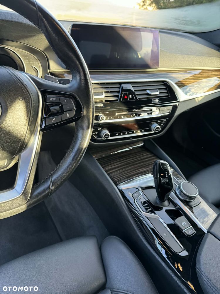 BMW Seria 5 530i Sport Line - 33