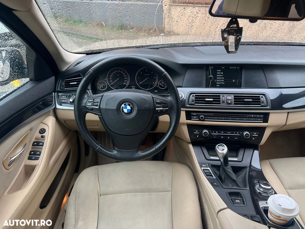 BMW Seria 5 525d Luxury Line - 4