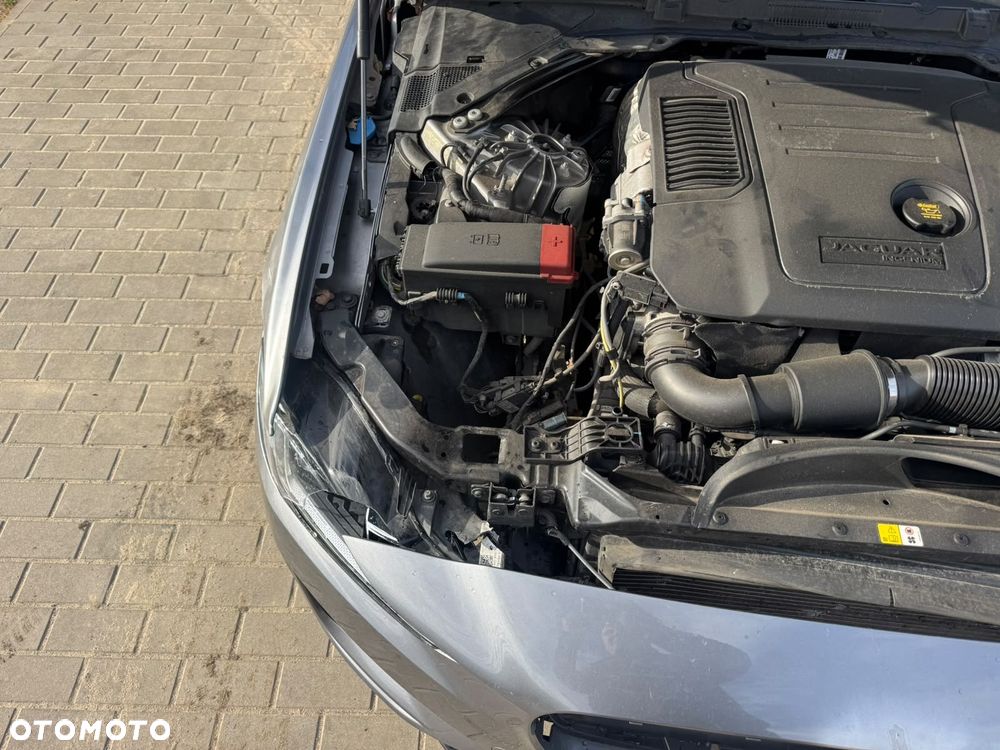 Jaguar XE 2.0 D200 mHEV R-Dynamic Black - 10