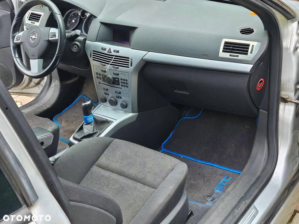 Opel Astra GTC 1.7 CDTI Cosmo - 2