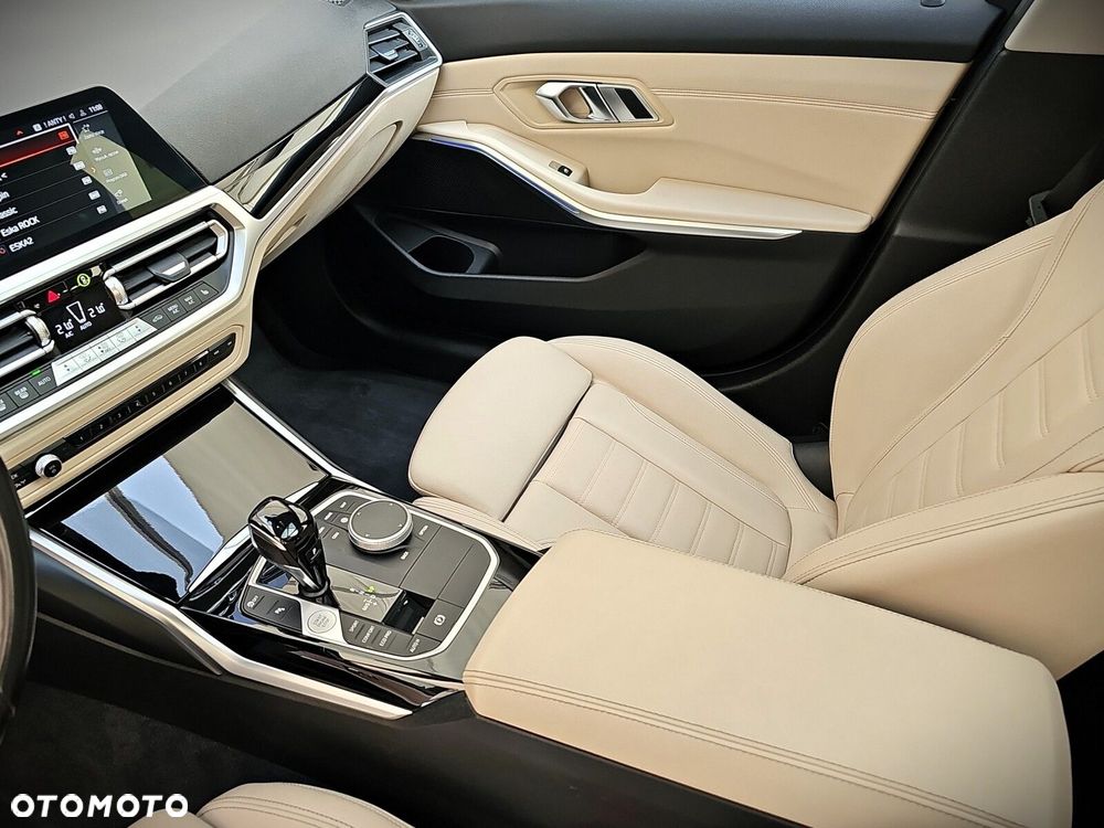 BMW Seria 3 320d xDrive Sport Line - 13