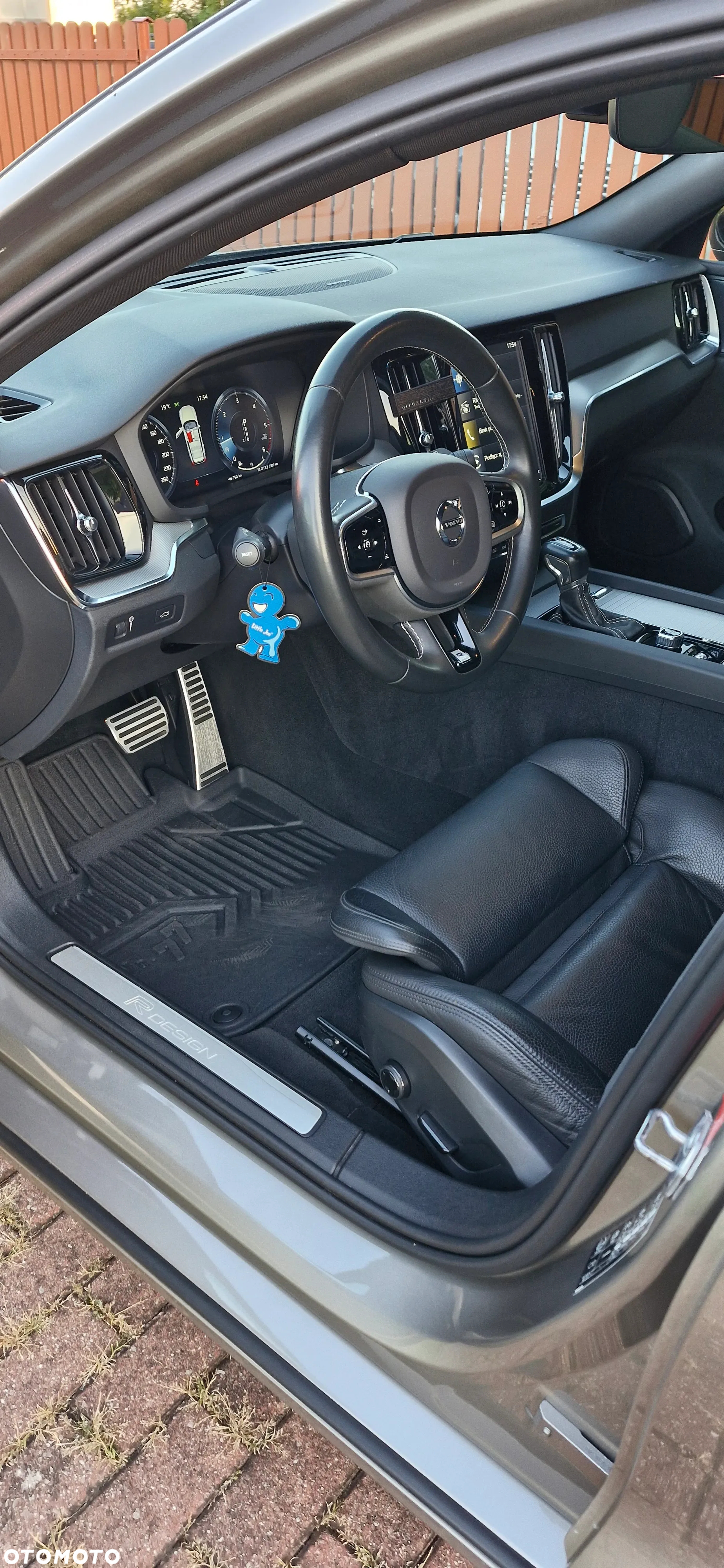 Volvo V60 D3 R-Design - 9