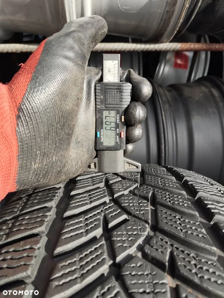 235 60 18 Goodyear Ultra Grip Performance Gen -1 - 3