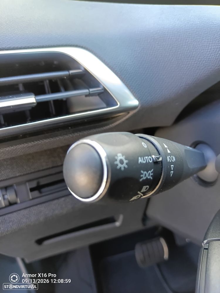 Peugeot 3008 1.2 PureTech Allure Pack EAT8 - 16