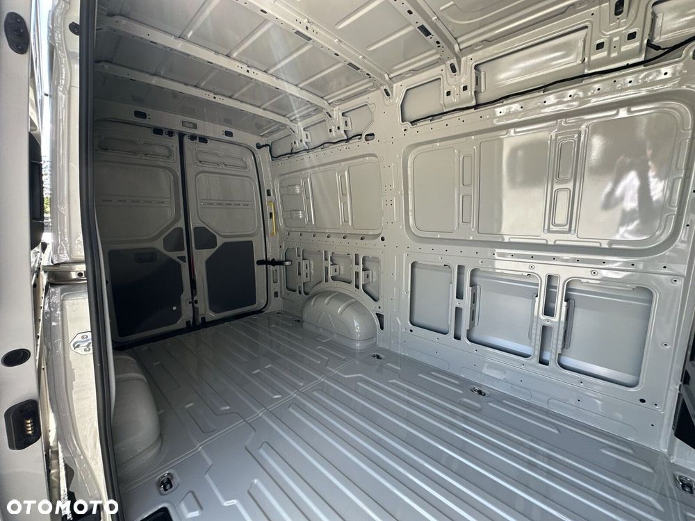 Volkswagen Crafter 35 furgon wysoki dach, 2,0 TDI 177KM, przedni, 6-bieg manualna 3640 mm, Euro 6 - 17