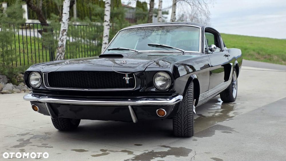 Ford Mustang - 2